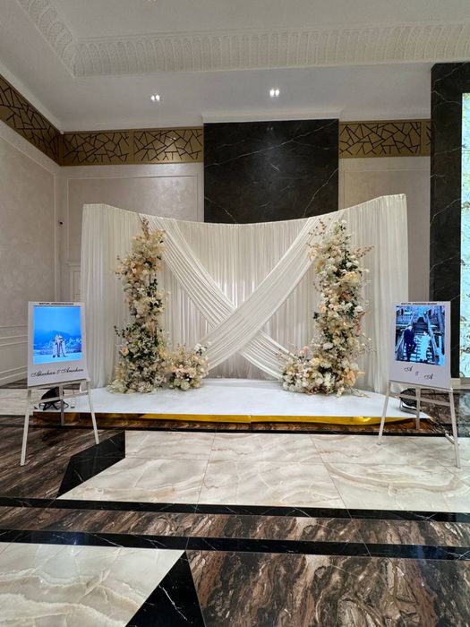 Лед Мольберт.