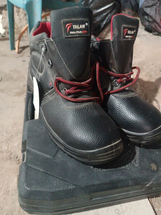 Продам спец обувь