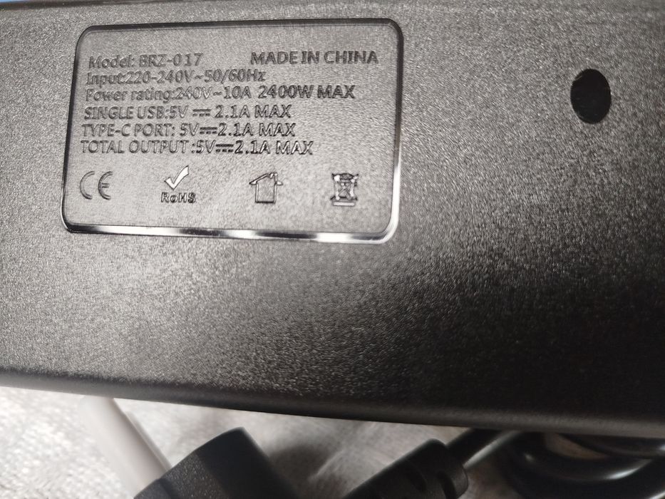 Ъглов разклонител с 4 гнезда,2 USB-A,2 USB-C