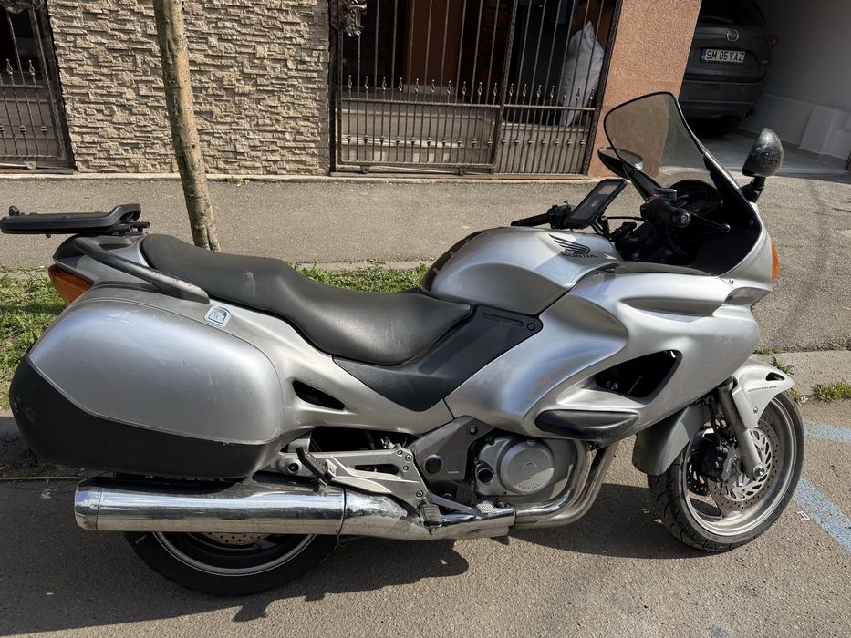 Motocicleta Honda Deauville 650 cmc