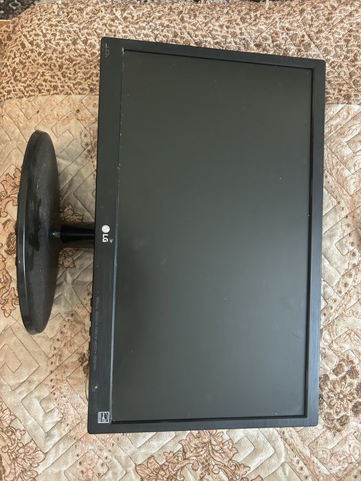 Монтор LG 20M38A-B