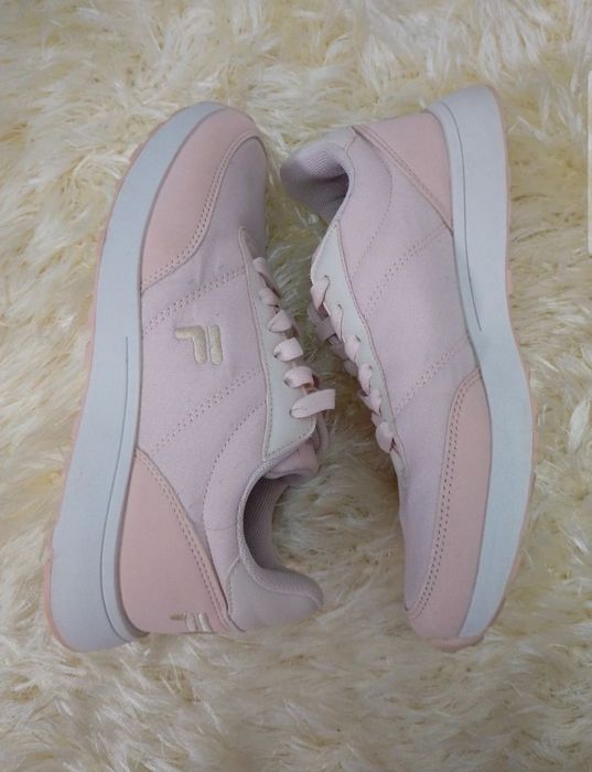 Adidasi Fila marimea 36