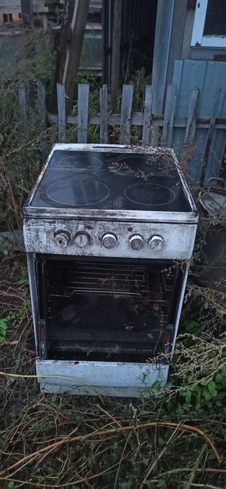 Продам электрическую плиту