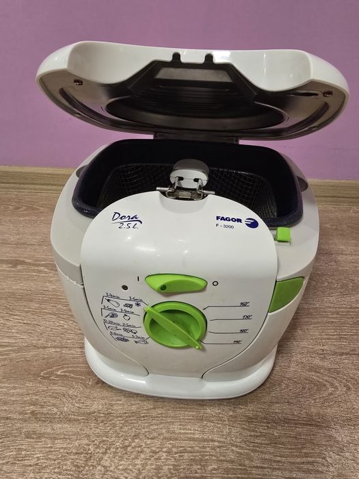 Продавам фритюрник Fagor 2,5 литра