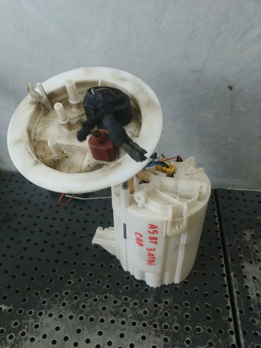pompa combustibil rezervor 3.0 tdi cap audi a5 8t   a4 b8 8k0919050d