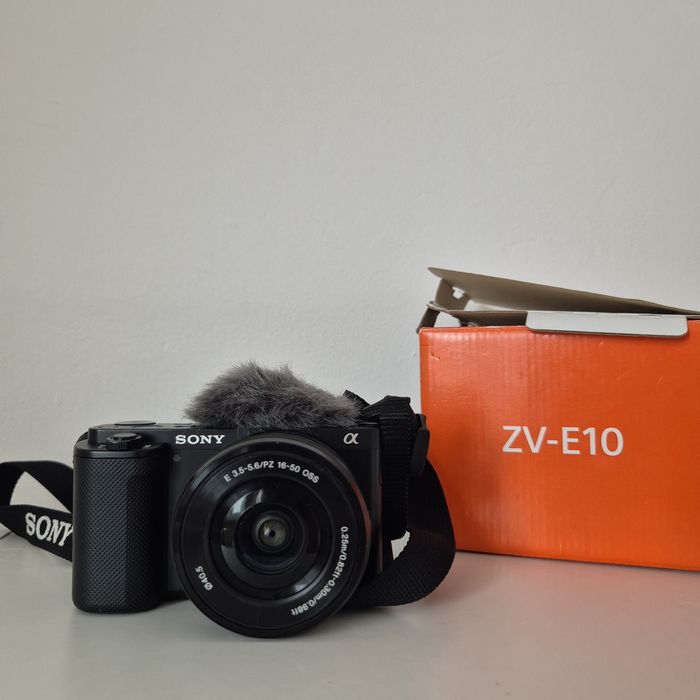 Aparat foto Sony ZV-E10 de vlogging