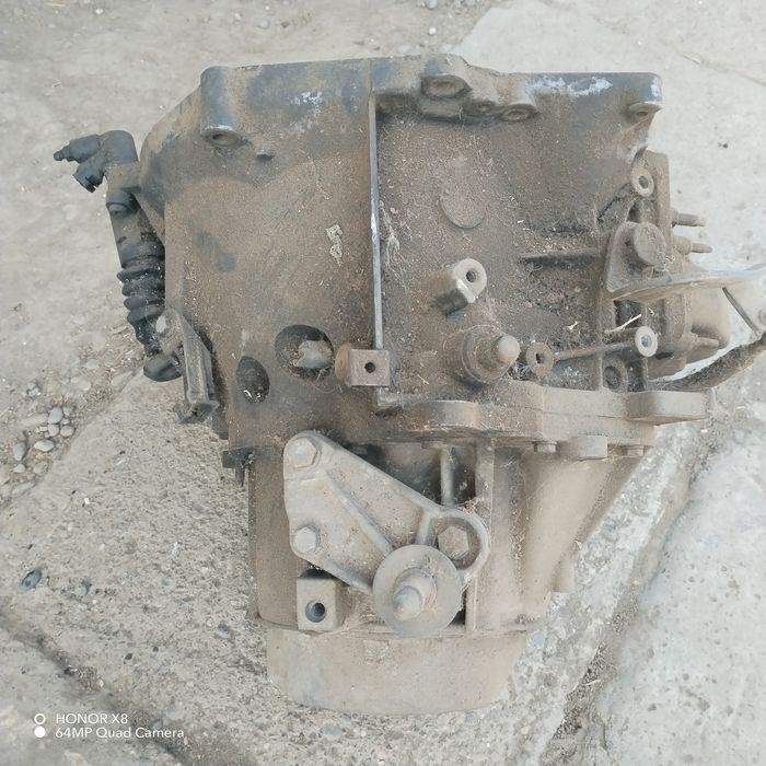 Vând diferite piese pentru Peugeot 307 Hatchback 1.6 HDI  model 2005