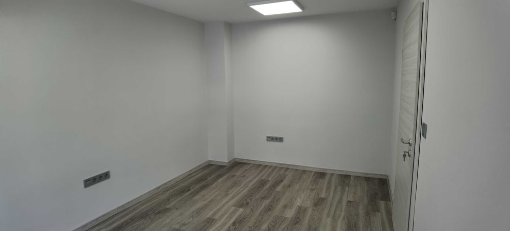 Дава се под наем Офис в Пловдив, Център - 130 кв.м за 1581 € - Снимка #9