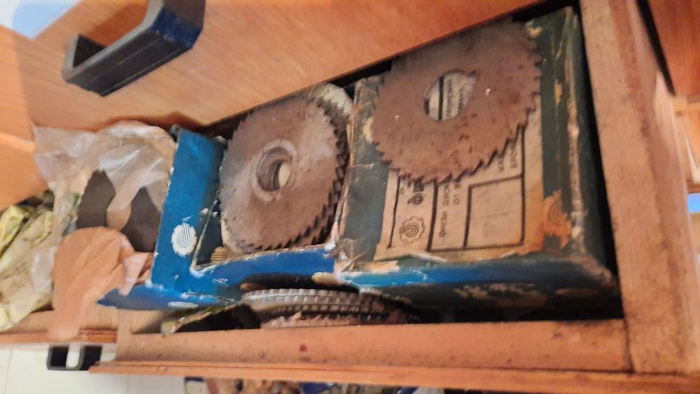 Циркуляри ситен и едър зъб