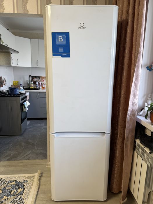 Продам холодильник Indesit