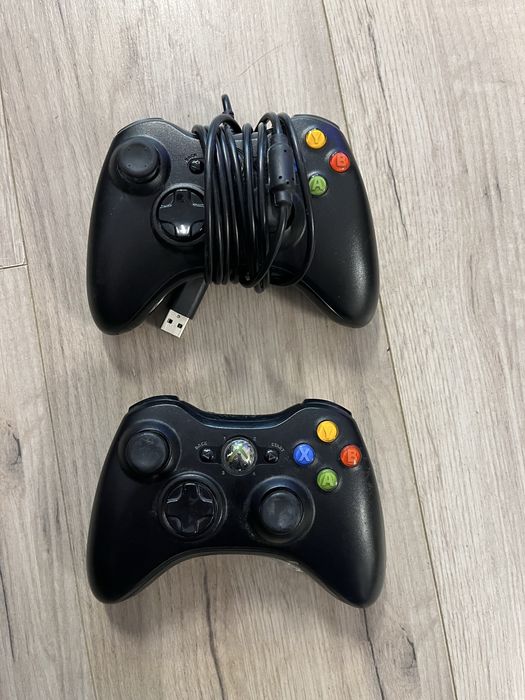 Xbox 360 – Consolă + 2 controllere + 52 jocuri + Kinect