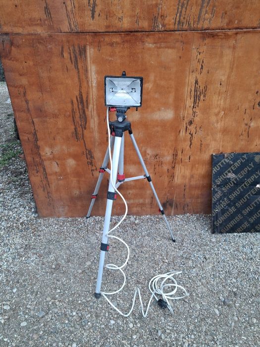 Прожектор с тринога 500w
