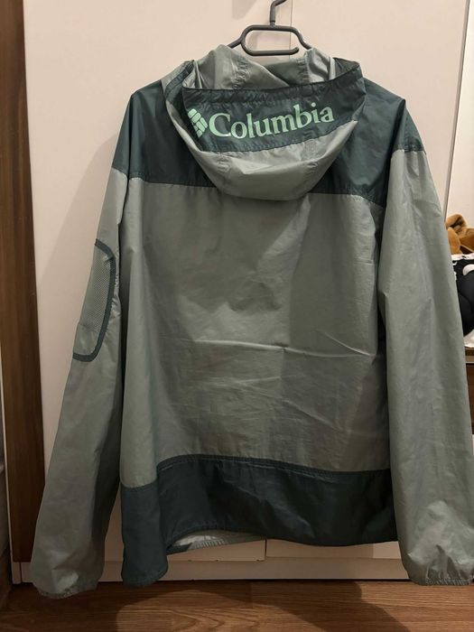 Vând jacheta Columbia