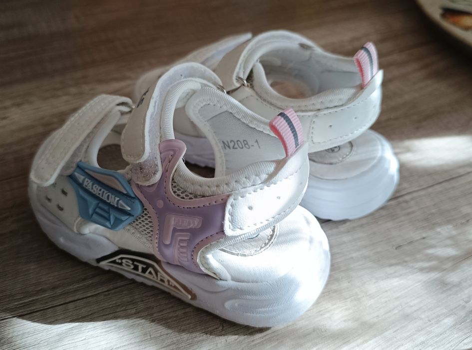 Сандалии для девочки спортивные