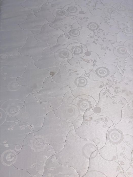 Pat cu ramă metalică si saltea