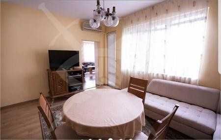 Дава се под наем Етаж от къща в Пловдив, Център - 110 кв.м за 997.05 € - Снимка #2