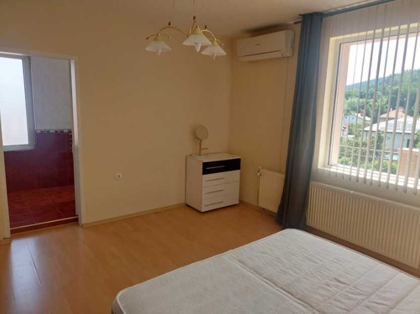 Дава се под наем Тристаен апартамент в София, Симеоново - 100 кв.м за 714 € - Снимка #1