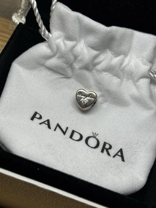 Оригинален сребърен талисман PANDORA "Daughter" (Дъщеря) с розов камък