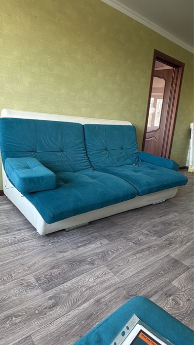 Продается диван, забирать с юга