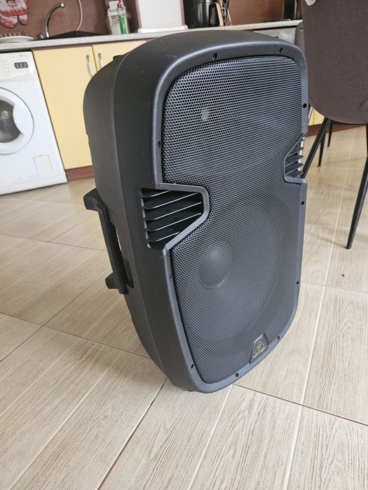 Активна тонколона Behringer