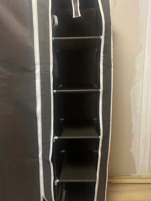 Продавам платнен гардероб