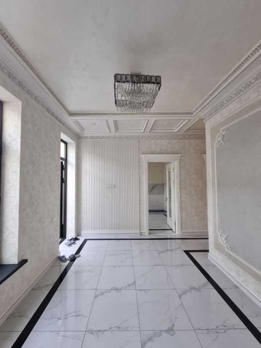 Do‘mbirobodda yangi hovli srochna sotiladi.