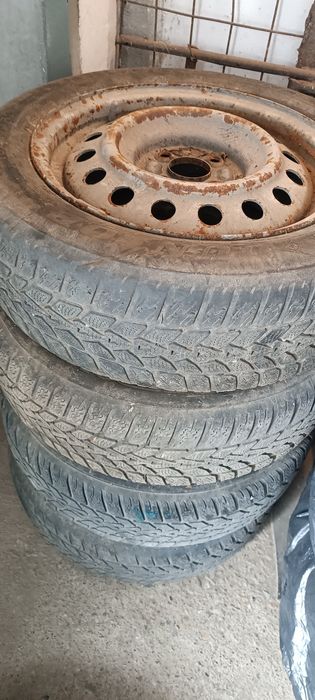 Баллоны с дисками. Резина. Диски.