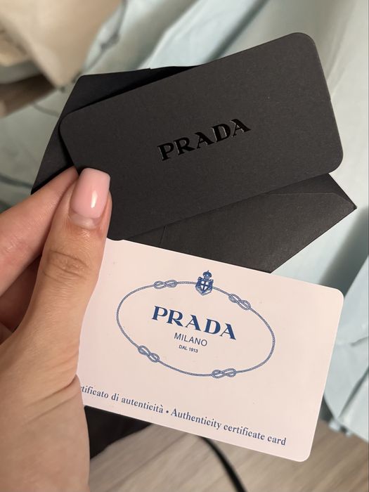 Продам кроссовки PRADA