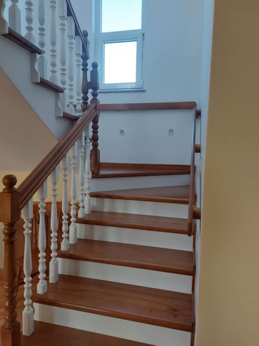 Casa cu 4 camere si 2 saloane in Marginea de inchiriat