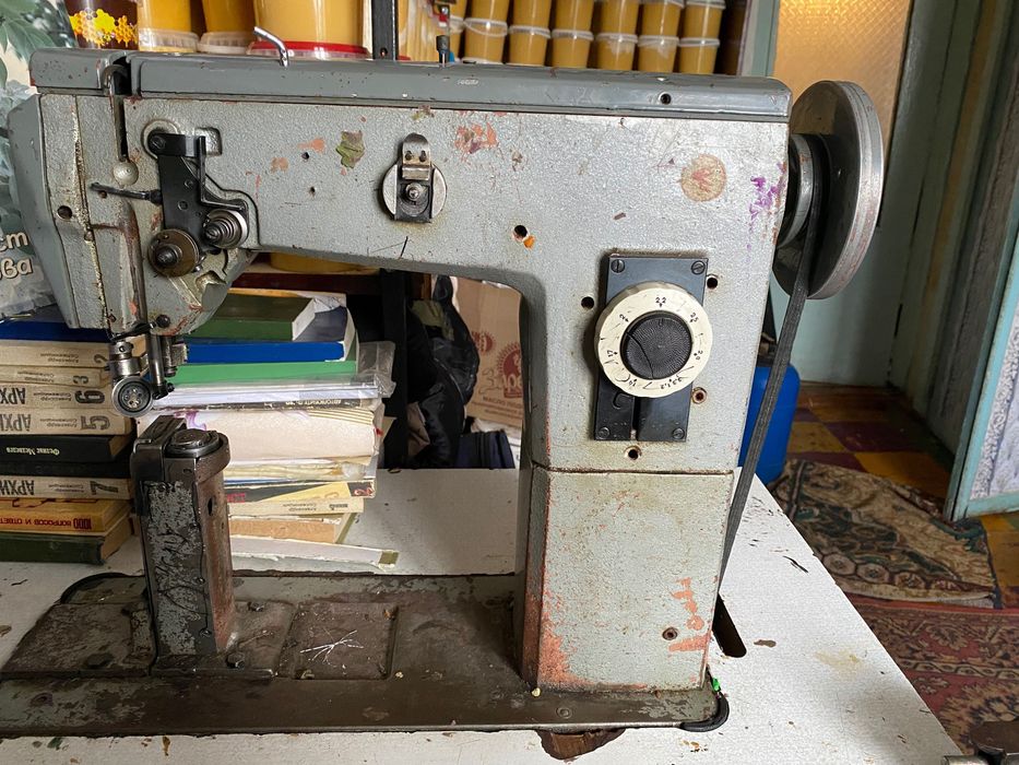 Машинка колонковая швейная