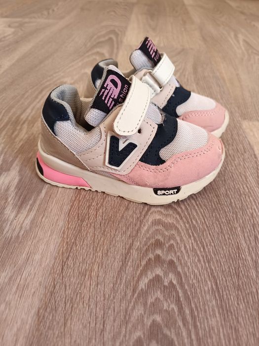 Продам детскую обувь