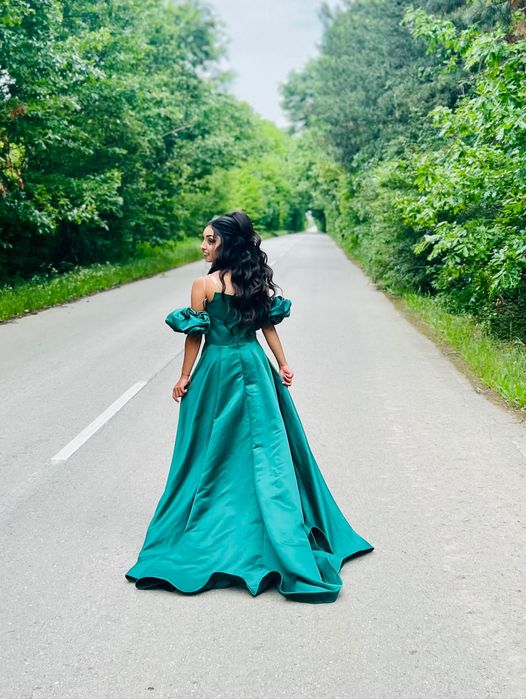 Официална зелена рокля