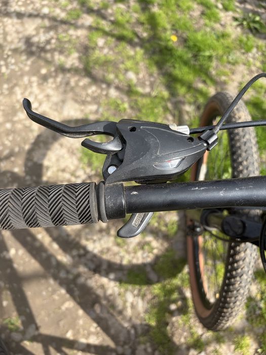 Vând bicicletă Velors, stare bună, ideală pentru plimbări și trasee ușoare.