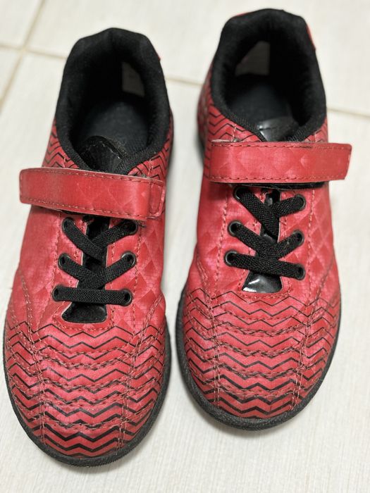 Футболни обувки/ стоножки 33 номер LC