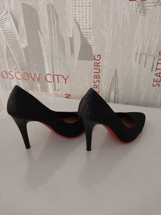 Продам женские туфли