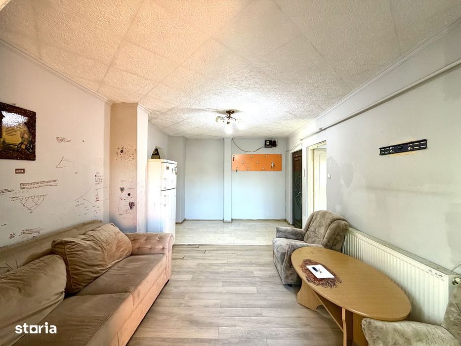 Apartament 3 camere 70 mp etaj 1 cartier Brădet izolat termic interior
