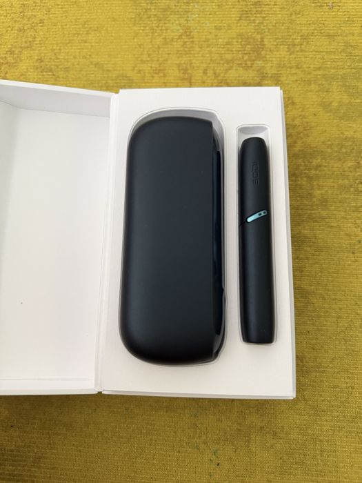 Iqos iluma negru
