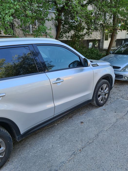 Сузуки витара цвят сив