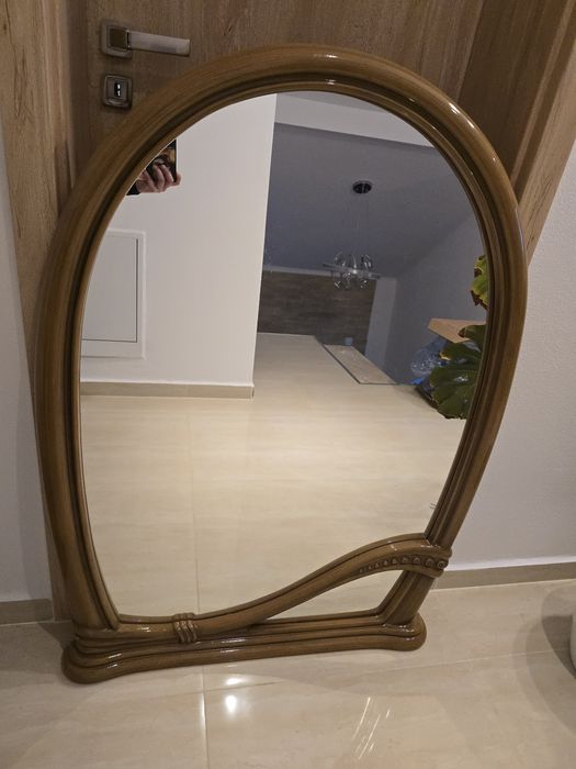 Oglindă de cameră cu ramă decorativă