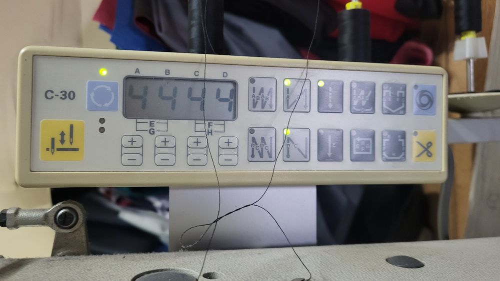 Masina de cusut 2 ace escamotabile