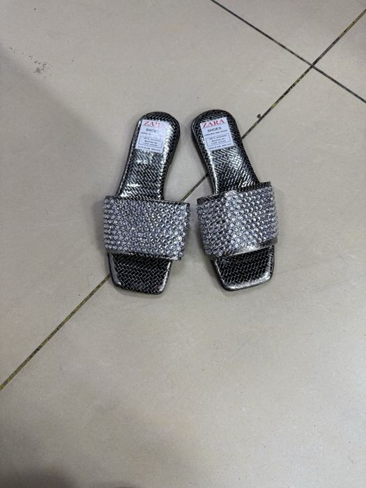 Ойок кийим сотилади йенги тошлари токилмиди