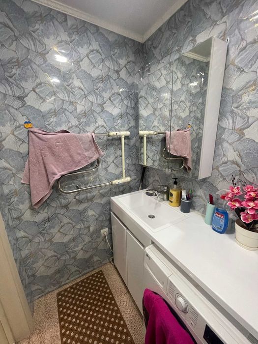 Продам 2 комнатную 12 микрорайон