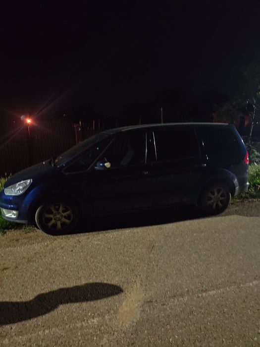 Vând Ford Galaxy