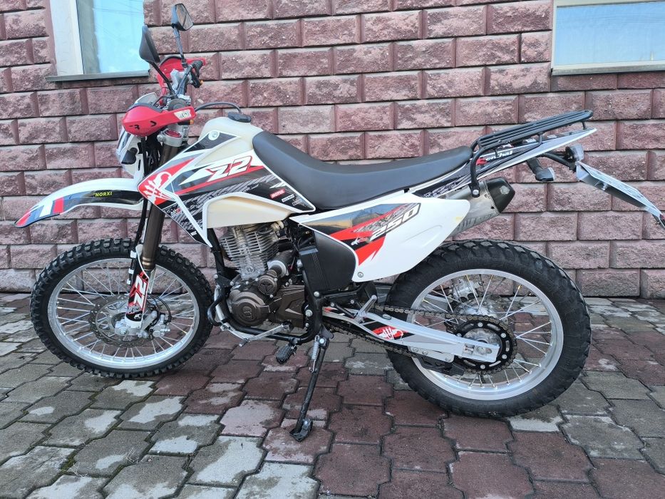Мотоцикл эндуро 250.