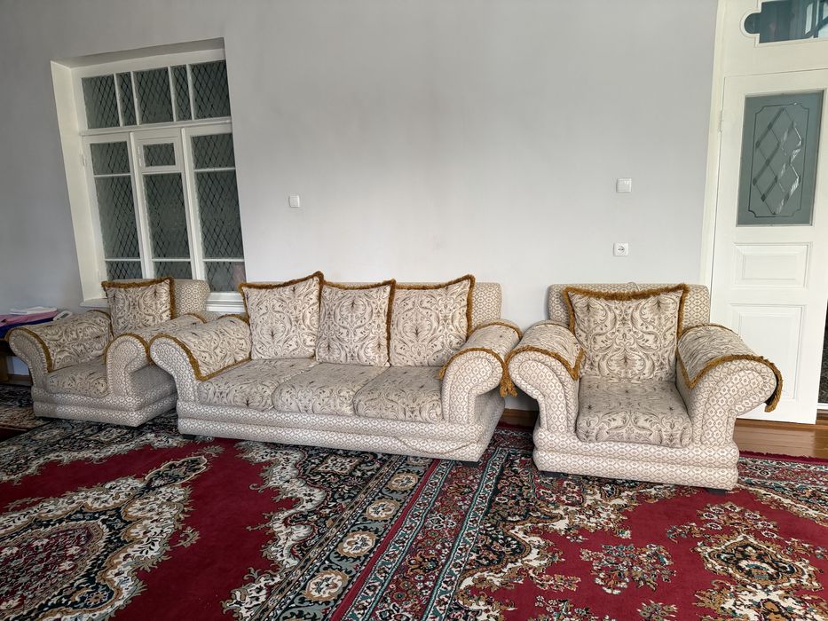 Диван и 3 кресла с подушками