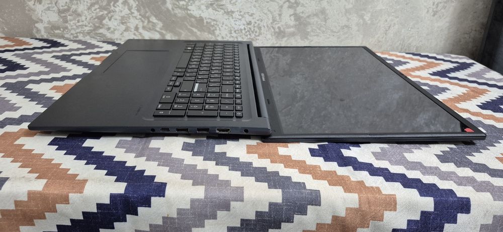 Asus Vivobook X1704Z