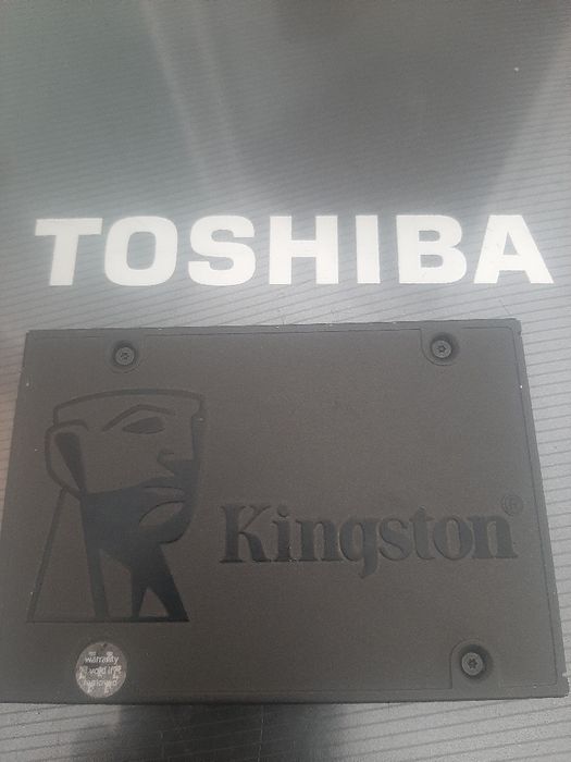Leptop  Toshiba de 16 inci
