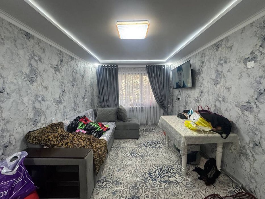 Чирчик шахрида 1 хона квартира сотилади.  Ремонлари яхши