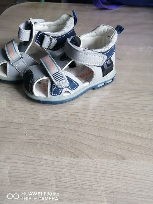 Продам детские сандали