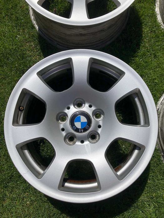 Продавам 4 бр. оригинални  джанти за БМВ Е 60 като нови. Цена 350 лв.